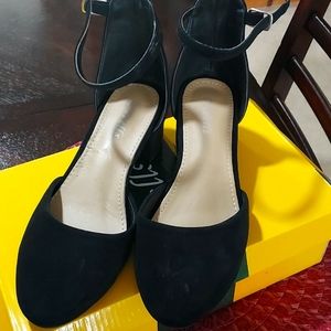 Wells Dress Shoes 8.5 Low Heel